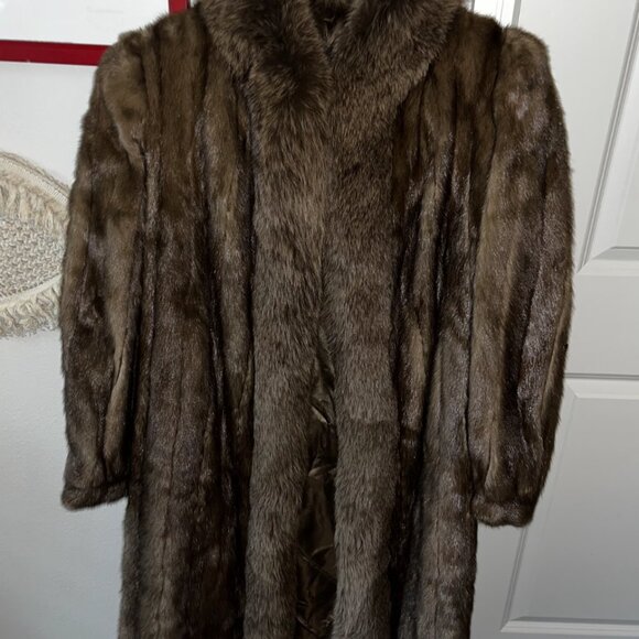 Famous Barr Women's Full-Length Caramel Mink Fur Coat - Picture 2 of 6